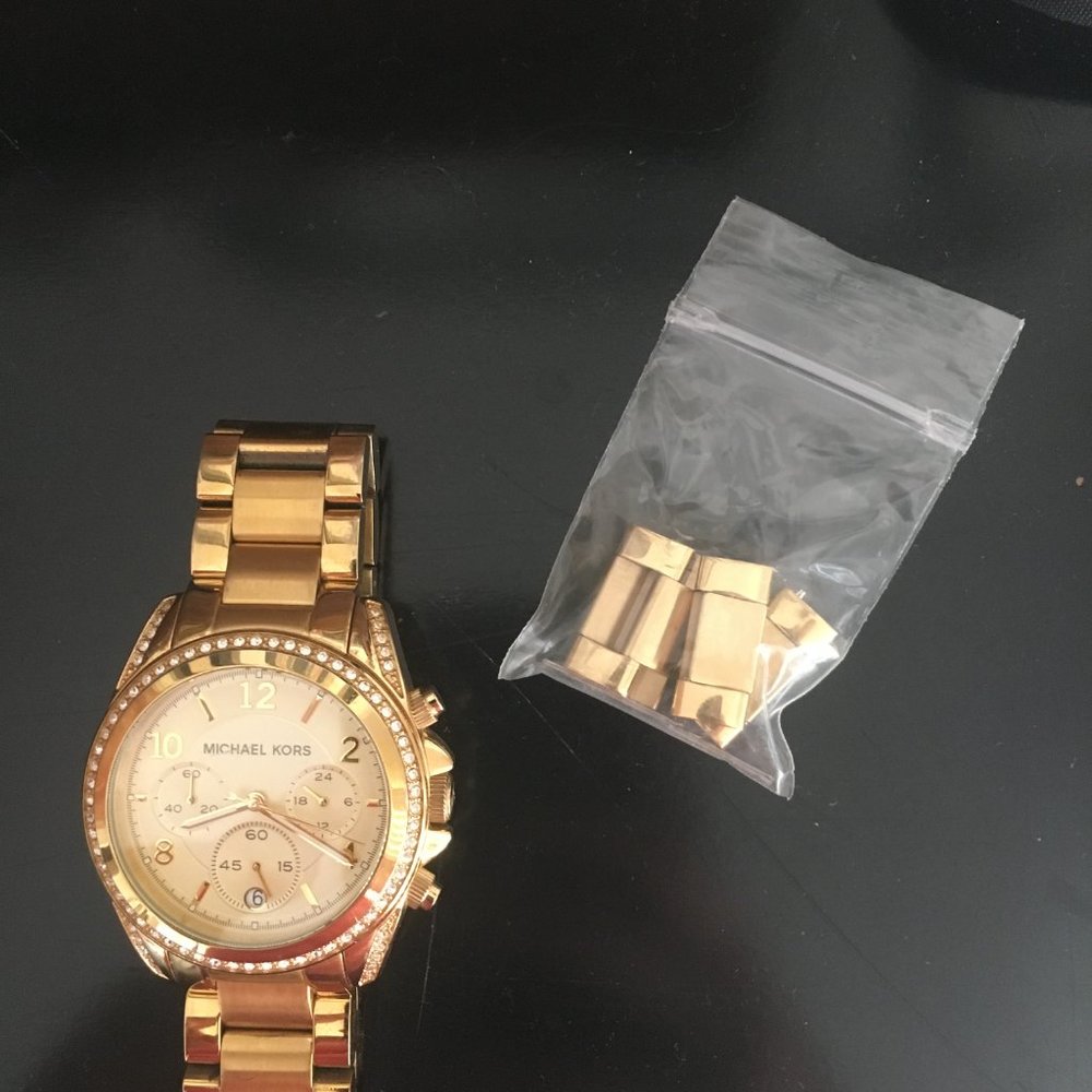 Michael Kors Gold Pavé Watch 🤩 - Picture 2 of 3